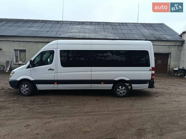 Белый Мерседес Sprinter, объемом двигателя 0 л и пробегом 300 тыс. км за 18500 $, фото 5 на Automoto.ua