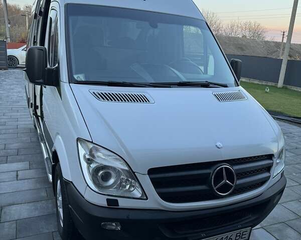 Белый Мерседес Sprinter, объемом двигателя 2.99 л и пробегом 350 тыс. км за 17500 $, фото 2 на Automoto.ua