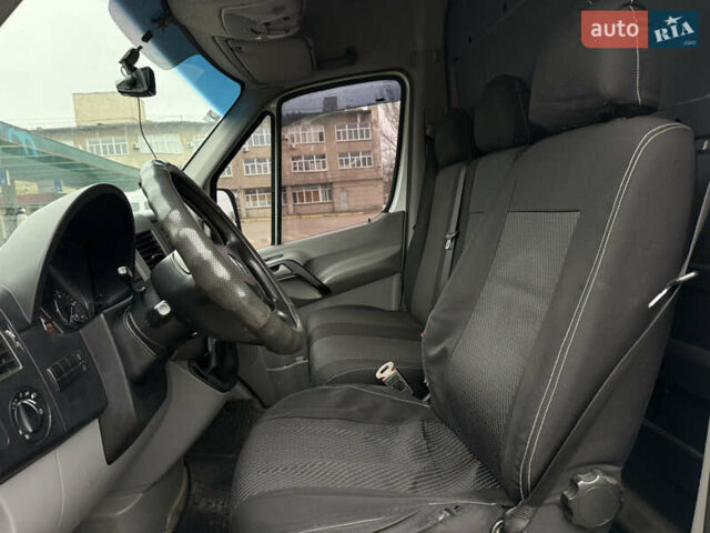Белый Мерседес Sprinter, объемом двигателя 2.14 л и пробегом 286 тыс. км за 11799 $, фото 7 на Automoto.ua