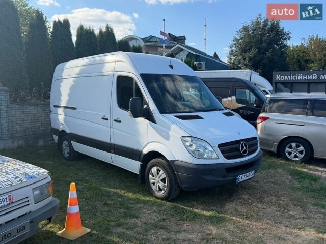 Белый Мерседес Sprinter, объемом двигателя 2.14 л и пробегом 300 тыс. км за 11800 $, фото 1 на Automoto.ua
