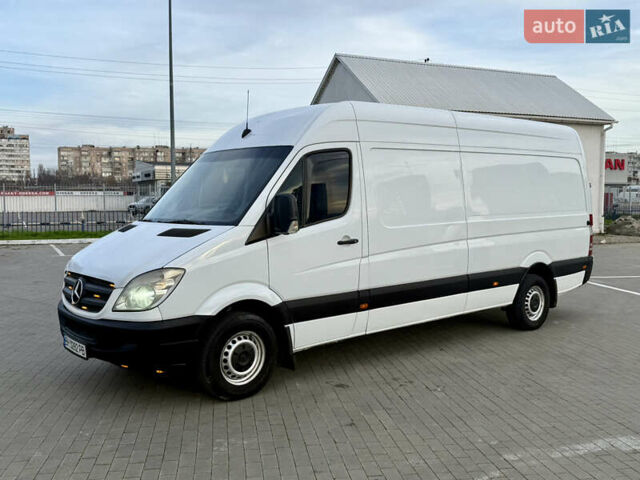 Белый Мерседес Sprinter, объемом двигателя 2.2 л и пробегом 400 тыс. км за 12300 $, фото 2 на Automoto.ua