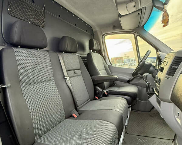 Белый Мерседес Sprinter, объемом двигателя 2.2 л и пробегом 400 тыс. км за 12300 $, фото 20 на Automoto.ua
