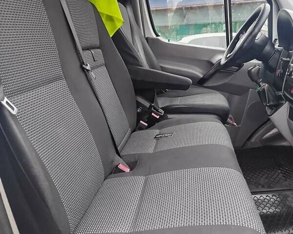 Белый Мерседес Sprinter, объемом двигателя 2.1 л и пробегом 318 тыс. км за 12000 $, фото 10 на Automoto.ua