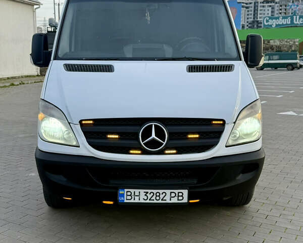 Белый Мерседес Sprinter, объемом двигателя 2.2 л и пробегом 400 тыс. км за 12300 $, фото 13 на Automoto.ua