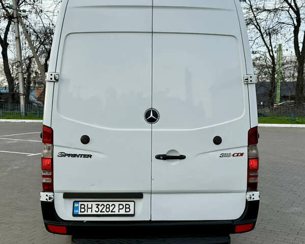 Белый Мерседес Sprinter, объемом двигателя 2.2 л и пробегом 400 тыс. км за 12300 $, фото 7 на Automoto.ua