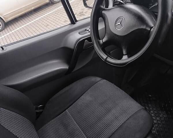 Белый Мерседес Sprinter, объемом двигателя 2.1 л и пробегом 318 тыс. км за 12000 $, фото 14 на Automoto.ua