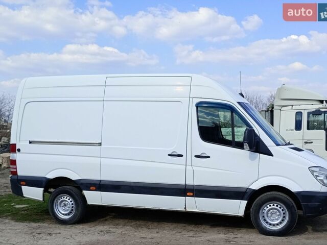 Белый Мерседес Sprinter, объемом двигателя 2.14 л и пробегом 327 тыс. км за 11500 $, фото 2 на Automoto.ua