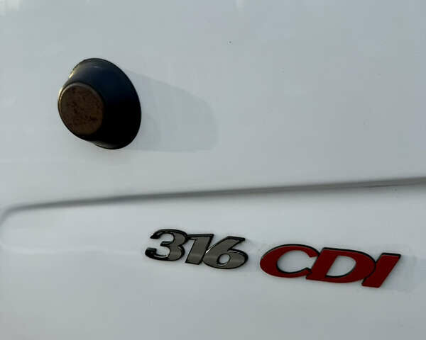 Белый Мерседес Sprinter, объемом двигателя 2.2 л и пробегом 400 тыс. км за 12300 $, фото 32 на Automoto.ua