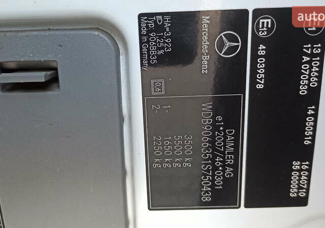 Белый Мерседес Sprinter, объемом двигателя 2.1 л и пробегом 401 тыс. км за 16000 $, фото 9 на Automoto.ua