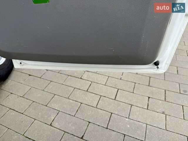 Белый Мерседес Sprinter, объемом двигателя 2.2 л и пробегом 400 тыс. км за 12300 $, фото 25 на Automoto.ua