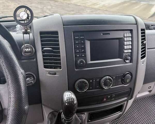 Белый Мерседес Sprinter, объемом двигателя 3 л и пробегом 349 тыс. км за 18100 $, фото 15 на Automoto.ua