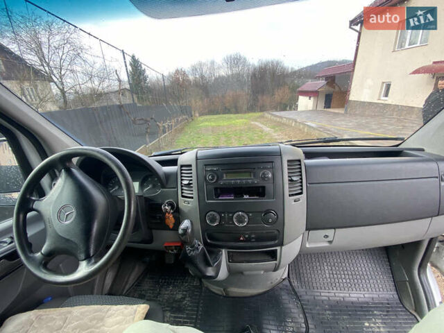 Белый Мерседес Sprinter, объемом двигателя 2.14 л и пробегом 380 тыс. км за 9900 $, фото 8 на Automoto.ua