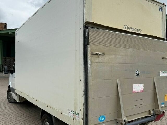 Белый Мерседес Sprinter, объемом двигателя 2.99 л и пробегом 520 тыс. км за 12000 $, фото 3 на Automoto.ua
