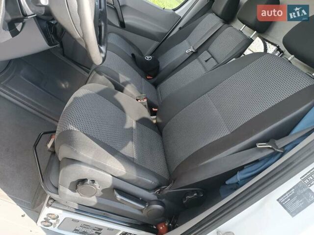 Белый Мерседес Sprinter, объемом двигателя 3 л и пробегом 560 тыс. км за 20498 $, фото 9 на Automoto.ua