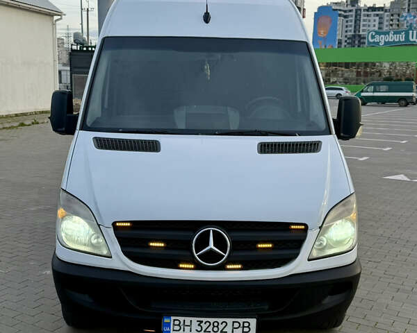 Белый Мерседес Sprinter, объемом двигателя 2.2 л и пробегом 400 тыс. км за 12300 $, фото 12 на Automoto.ua