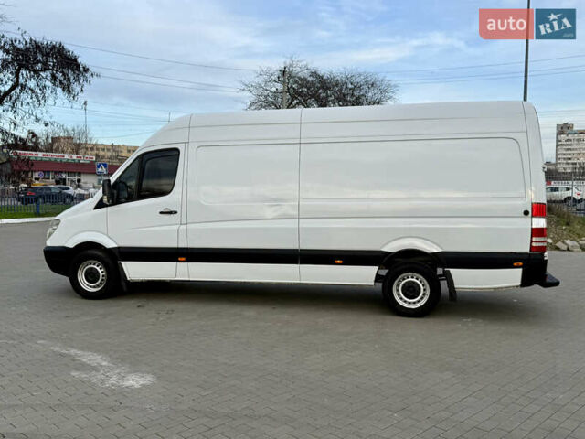 Белый Мерседес Sprinter, объемом двигателя 2.2 л и пробегом 400 тыс. км за 12300 $, фото 4 на Automoto.ua