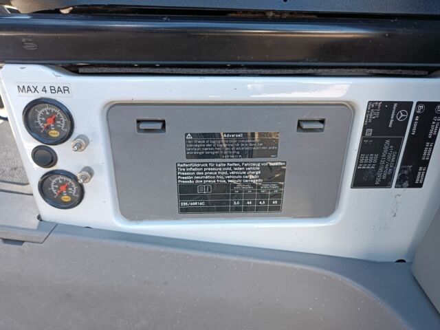 Белый Мерседес Sprinter, объемом двигателя 3 л и пробегом 560 тыс. км за 20500 $, фото 16 на Automoto.ua