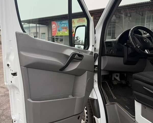 Белый Мерседес Sprinter, объемом двигателя 3 л и пробегом 349 тыс. км за 18100 $, фото 13 на Automoto.ua