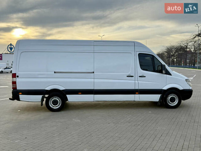 Белый Мерседес Sprinter, объемом двигателя 2.2 л и пробегом 400 тыс. км за 12300 $, фото 10 на Automoto.ua