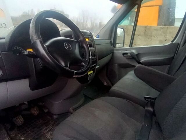 Белый Мерседес Sprinter, объемом двигателя 2.14 л и пробегом 330 тыс. км за 11500 $, фото 6 на Automoto.ua