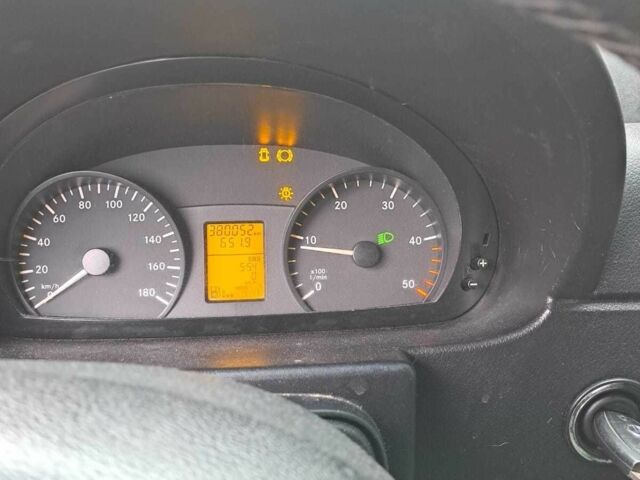 Белый Мерседес Sprinter, объемом двигателя 2.2 л и пробегом 380 тыс. км за 8679 $, фото 3 на Automoto.ua