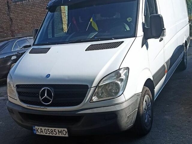Белый Мерседес Sprinter, объемом двигателя 2.1 л и пробегом 401 тыс. км за 14800 $, фото 2 на Automoto.ua