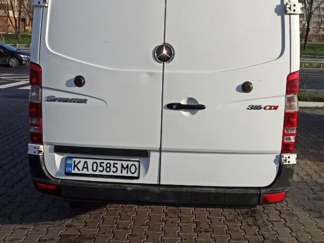 Белый Мерседес Sprinter, объемом двигателя 2.1 л и пробегом 401 тыс. км за 15300 $, фото 7 на Automoto.ua