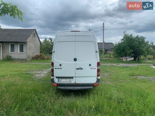 Белый Мерседес Sprinter, объемом двигателя 2.14 л и пробегом 546 тыс. км за 9800 $, фото 7 на Automoto.ua