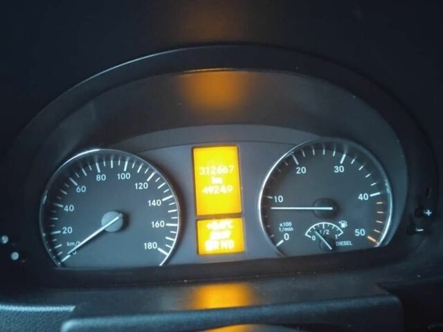 Белый Мерседес Sprinter, объемом двигателя 2.7 л и пробегом 300 тыс. км за 12300 $, фото 9 на Automoto.ua