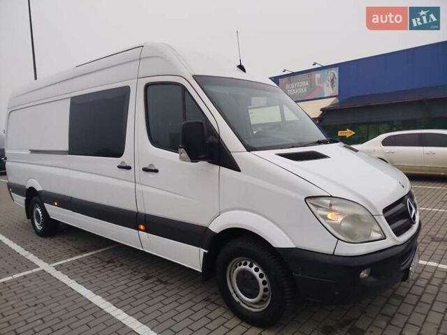 Белый Мерседес Sprinter, объемом двигателя 2.1 л и пробегом 318 тыс. км за 12000 $, фото 6 на Automoto.ua