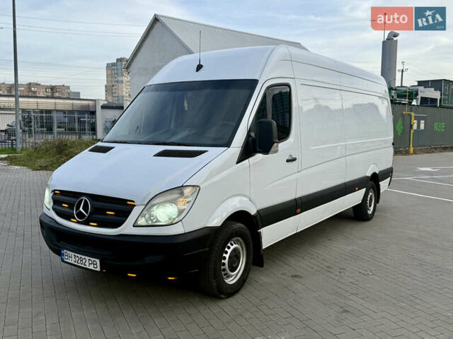Белый Мерседес Sprinter, объемом двигателя 2.2 л и пробегом 400 тыс. км за 12300 $, фото 1 на Automoto.ua