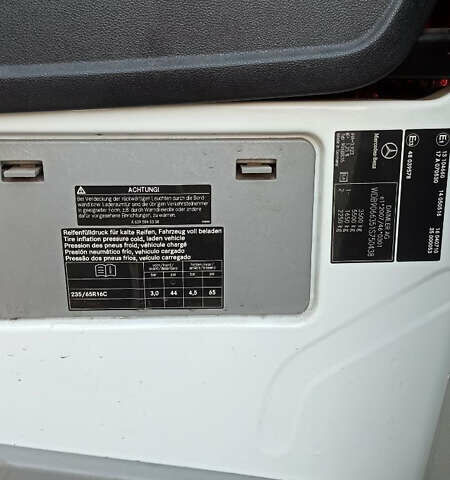 Белый Мерседес Sprinter, объемом двигателя 2.1 л и пробегом 401 тыс. км за 16000 $, фото 8 на Automoto.ua