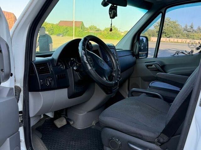 Белый Мерседес Sprinter, объемом двигателя 2.2 л и пробегом 390 тыс. км за 15350 $, фото 8 на Automoto.ua