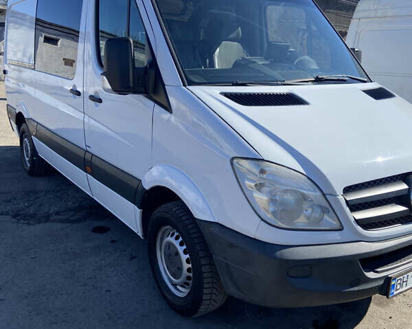 Белый Мерседес Sprinter, объемом двигателя 2.14 л и пробегом 436 тыс. км за 14500 $, фото 2 на Automoto.ua