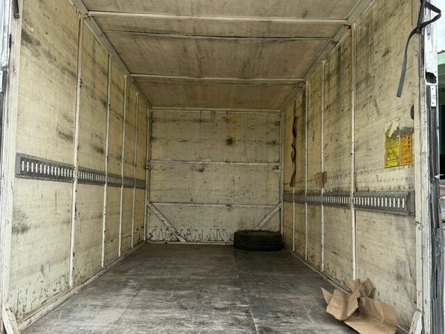 Белый Мерседес Sprinter, объемом двигателя 2.99 л и пробегом 520 тыс. км за 12000 $, фото 11 на Automoto.ua