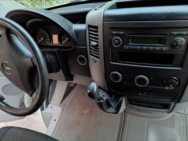 Белый Мерседес Sprinter, объемом двигателя 2.14 л и пробегом 411 тыс. км за 16000 $, фото 7 на Automoto.ua