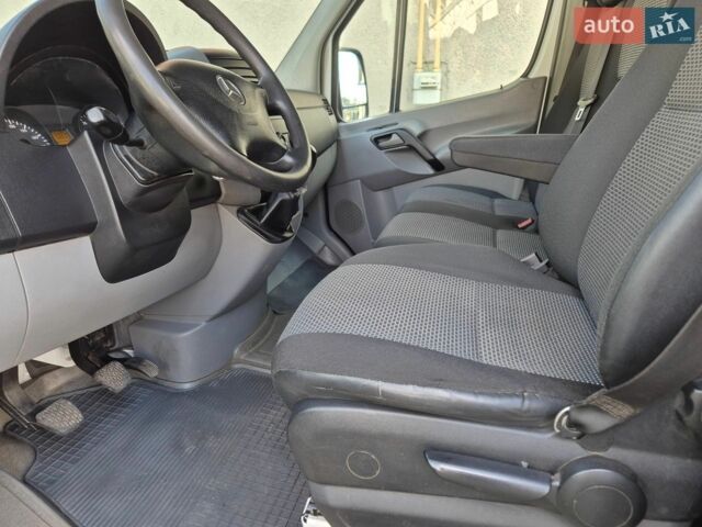 Белый Мерседес Sprinter, объемом двигателя 2.1 л и пробегом 255 тыс. км за 13500 $, фото 31 на Automoto.ua