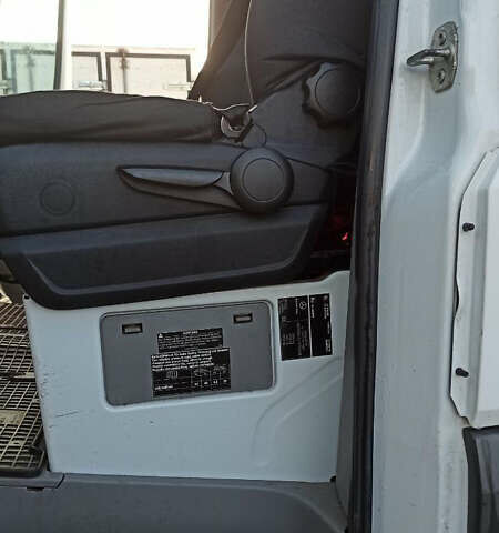 Белый Мерседес Sprinter, объемом двигателя 2.1 л и пробегом 401 тыс. км за 16000 $, фото 11 на Automoto.ua