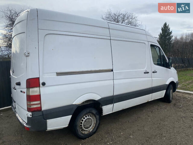 Белый Мерседес Sprinter, объемом двигателя 2.14 л и пробегом 380 тыс. км за 9900 $, фото 1 на Automoto.ua