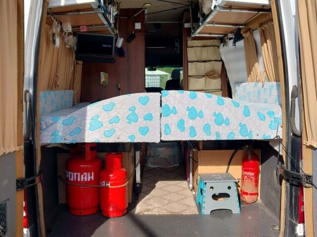 Белый Мерседес Sprinter, объемом двигателя 2.1 л и пробегом 400 тыс. км за 28000 $, фото 6 на Automoto.ua