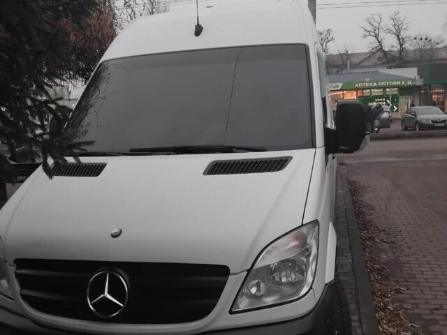 Белый Мерседес Sprinter, объемом двигателя 2.7 л и пробегом 300 тыс. км за 12300 $, фото 1 на Automoto.ua