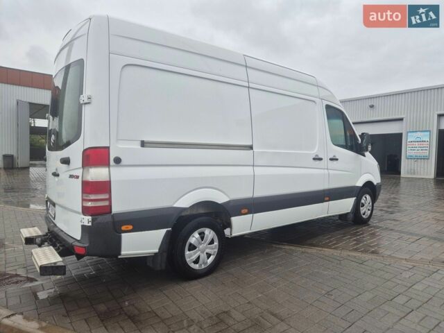 Белый Мерседес Sprinter, объемом двигателя 2.1 л и пробегом 255 тыс. км за 13500 $, фото 3 на Automoto.ua