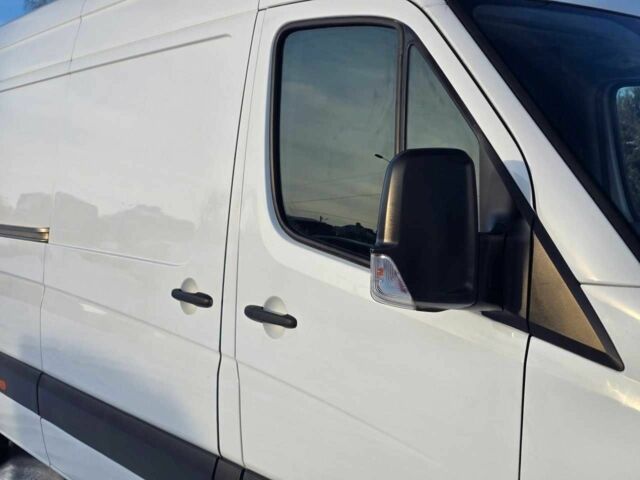 Белый Мерседес Sprinter, объемом двигателя 2.2 л и пробегом 190 тыс. км за 13999 $, фото 4 на Automoto.ua