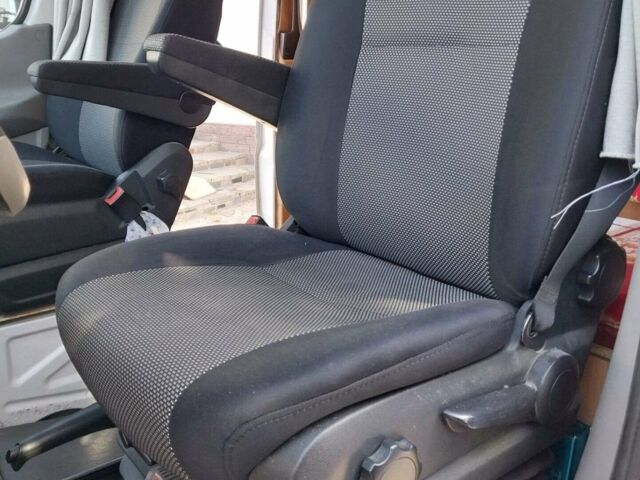 Белый Мерседес Sprinter, объемом двигателя 2.1 л и пробегом 400 тыс. км за 28000 $, фото 3 на Automoto.ua