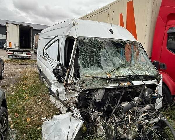 Белый Мерседес Sprinter, объемом двигателя 3 л и пробегом 400 тыс. км за 10000 $, фото 3 на Automoto.ua