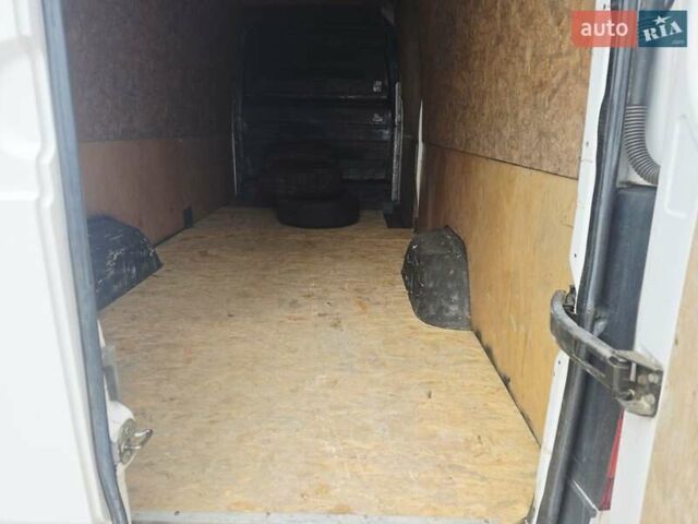 Белый Мерседес Sprinter, объемом двигателя 2.1 л и пробегом 330 тыс. км за 13900 $, фото 11 на Automoto.ua