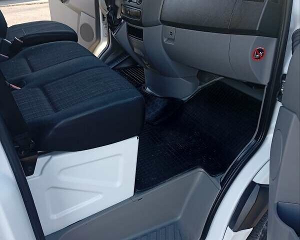 Белый Мерседес Sprinter, объемом двигателя 2.2 л и пробегом 307 тыс. км за 15600 $, фото 12 на Automoto.ua