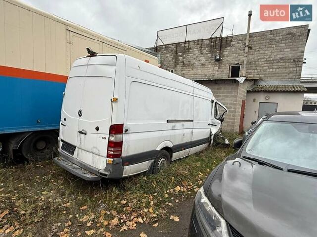 Белый Мерседес Sprinter, объемом двигателя 3 л и пробегом 400 тыс. км за 10000 $, фото 4 на Automoto.ua