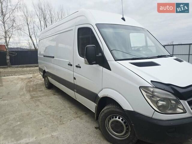 Белый Мерседес Sprinter, объемом двигателя 2.1 л и пробегом 330 тыс. км за 13900 $, фото 4 на Automoto.ua