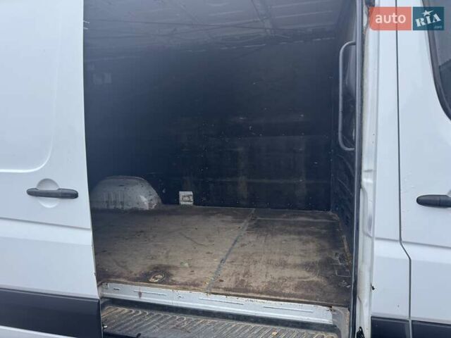 Белый Мерседес Sprinter, объемом двигателя 2.1 л и пробегом 370 тыс. км за 12800 $, фото 11 на Automoto.ua